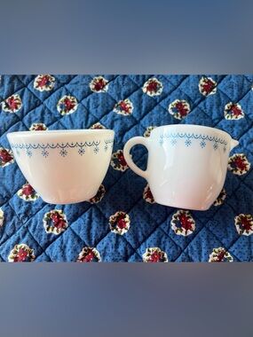 Pyrex Snowflake Garland Creamer Pitcher and Sugar Bowl (Lidless)